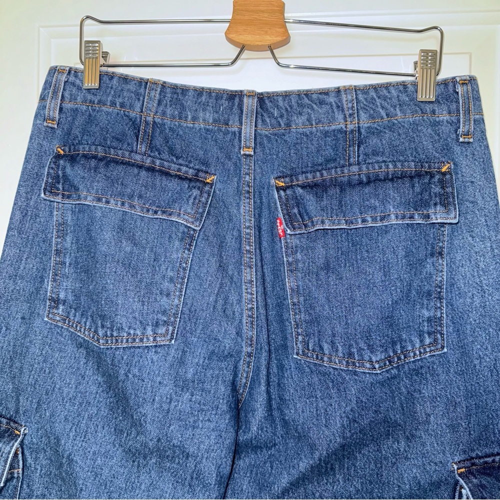 Levis Levi's Women's '94 Baggy Mid Rise Vintage Fit Straight Leg Cargo Jeans, 30 - Picture 12 of 15